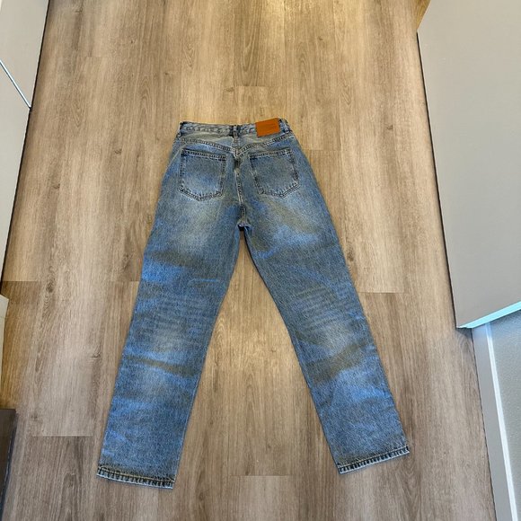 Princess Polly Mid Rise Holly Asymmetric Straight Leg Jean Light Wash Denim - Picture 4 of 5